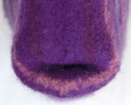 violetter Filz-Shopper mit schmalen Längsstreifen